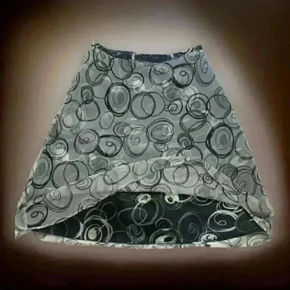 Apt. 9 Women's Silky Skirt Size 4 - Picture 3 of 3